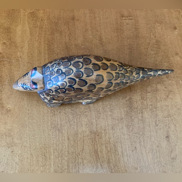 Vintage Hand Carved Wooden Armadillo Figure - Picture 6 of 10